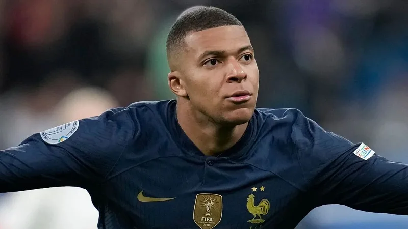 mbappe sinh nam bao nhieu