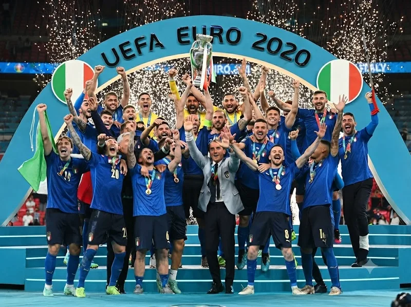 Lịch sử EURO thay đổi qua từng thời kỳ với sự khác biệt về thể thức, số đội tham dự và phong cách thi đấu.
