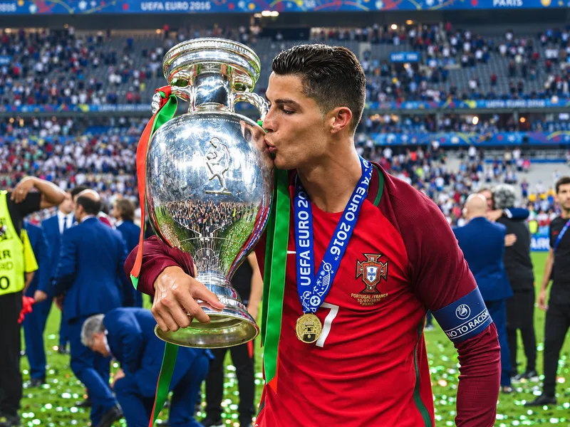 Cristiano Ronaldo tạo dấu ấn đặc biệt tại EURO nhờ số lần tham dự, số trận và số bàn thắng ở vòng chung kết.