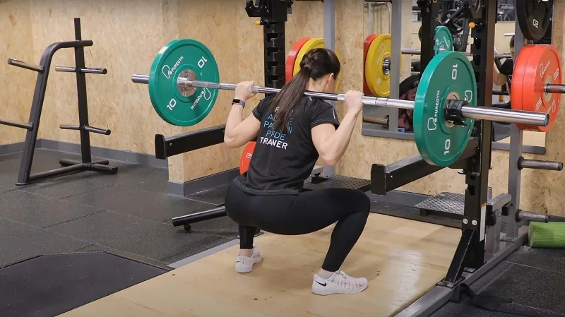 Sumo squat tác động đến những nhóm cơ nào?