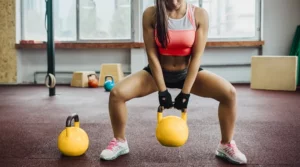 Sumo squat là gì? Hướng dẫn cách tập đúng kỹ thuật cho người mới