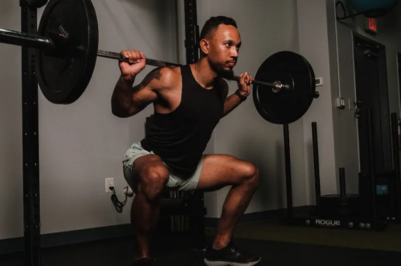 Những lưu ý khi tập sumo squat để hạn chế chấn thương